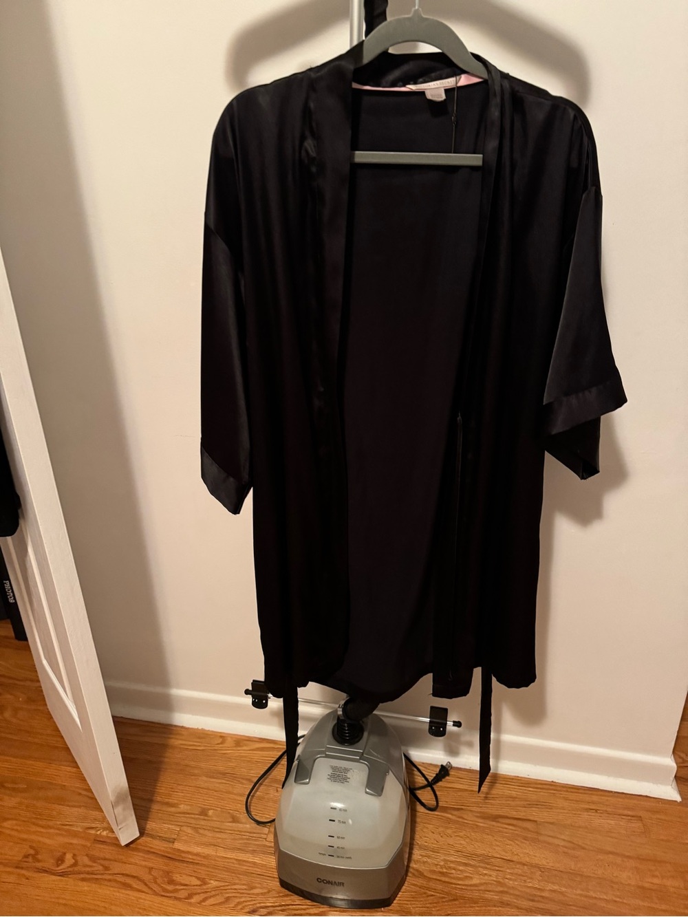 VICTORIA SECRET Black Satin Kimono Robe